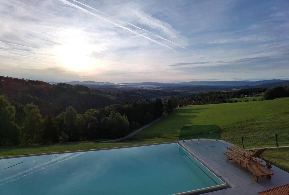 Chalet Südsteiermark: Alpine Luxury with Infinity Pool and Panoramic Views Schwanberg Exterior photo
